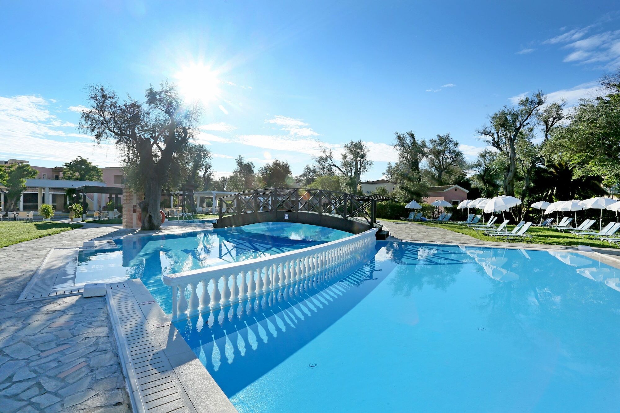 Sentido Apollo Palace Mesongi Exterior photo A swimming pool